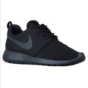Women’s Nike Roshe – Black